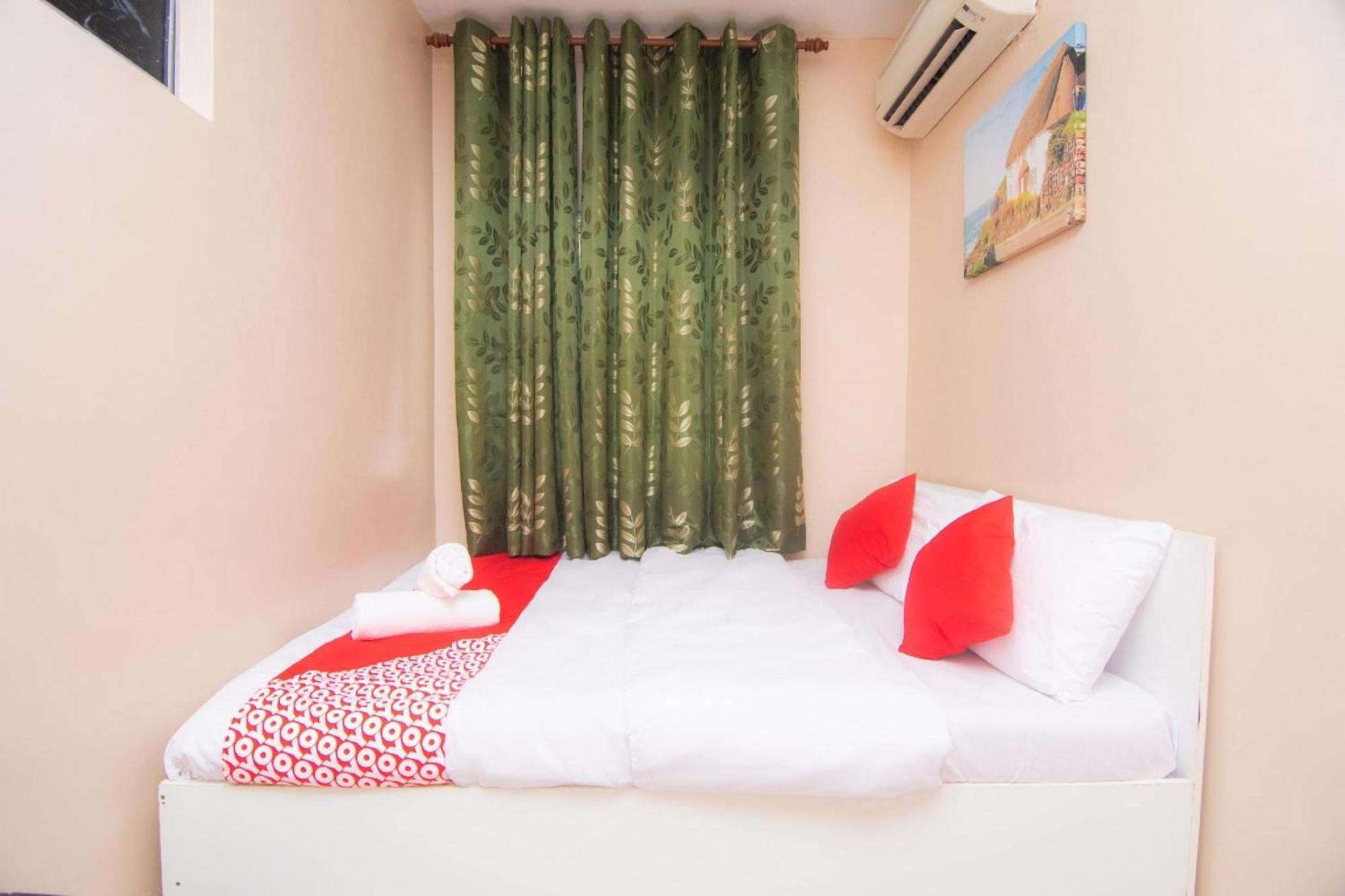 Oyo 1224 Hotel Hajah Rohayah Tanjong Malim Exterior foto